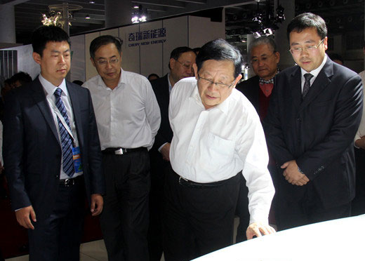 萬鋼親臨廣州車展 贊買自主新能源汽車劃算