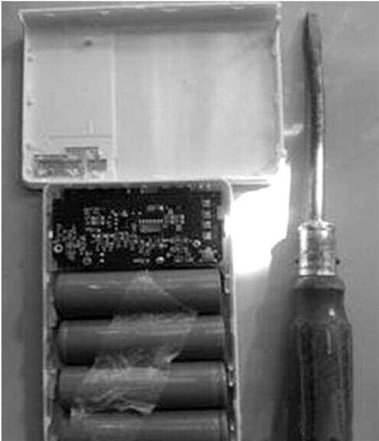 40元充電寶只能充一次 拆開里面竟然裝著4節電池
