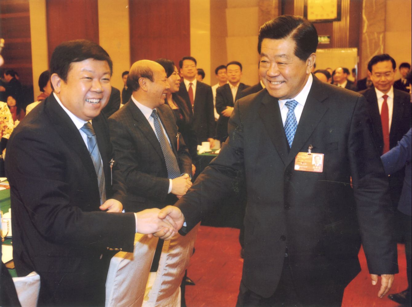 背負巨額欠款 諱言董事長成老賴 眾和股份定增存疑