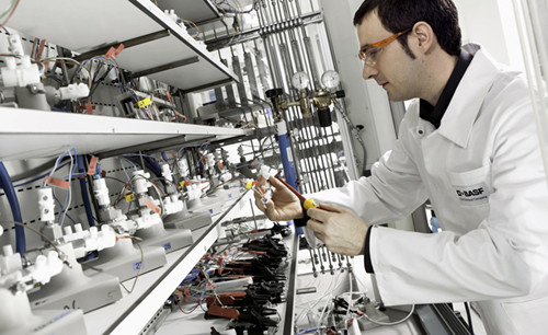 日本電池材料喜憂(yōu)參半 中國(guó)靜等動(dòng)力電池補(bǔ)貼