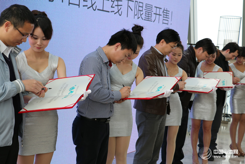 蘋果iPhone天生伴侶  深圳倍斯特推出小蘋果移動電源