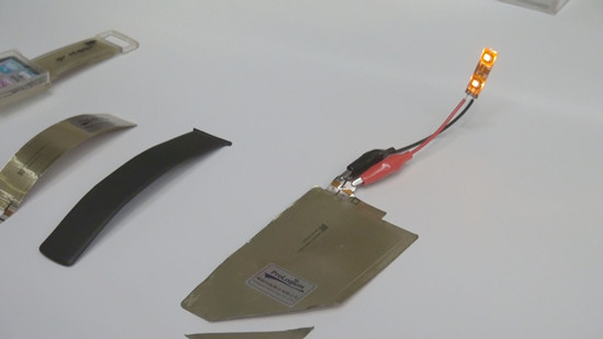 臺廠在CES展示可變色鍵盤、動態彎曲電池芯