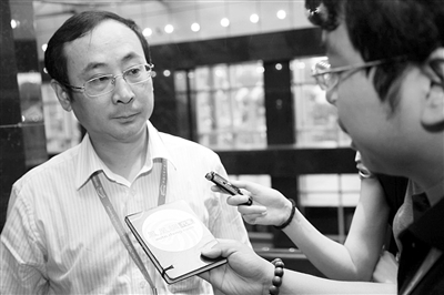 張進(jìn)華：新能源汽車產(chǎn)業(yè)必須“縱橫聯(lián)合”