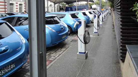 成本高規(guī)劃缺 新能源車公共充電樁建設(shè)艱難
