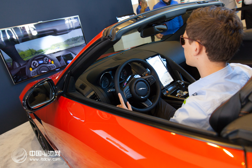 捷豹公司展示一款搭載駕駛員監控系統的車型