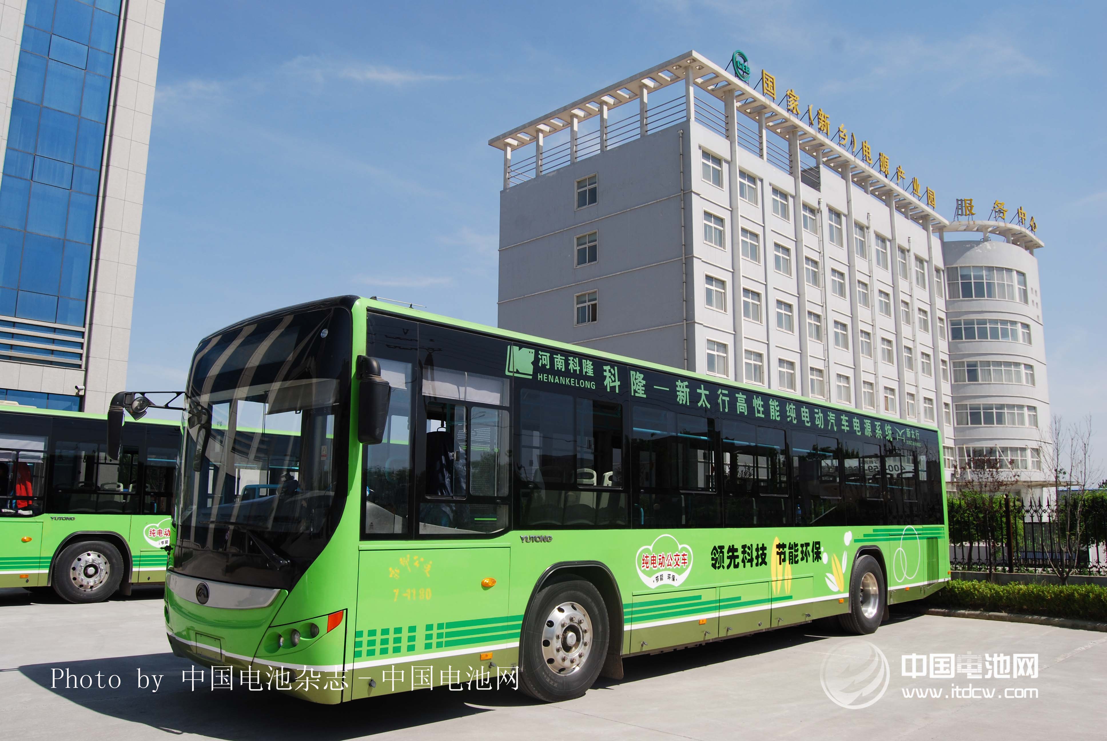 政策助推電動(dòng)汽車產(chǎn)業(yè)鏈發(fā)展 電動(dòng)汽車“加速快跑” 