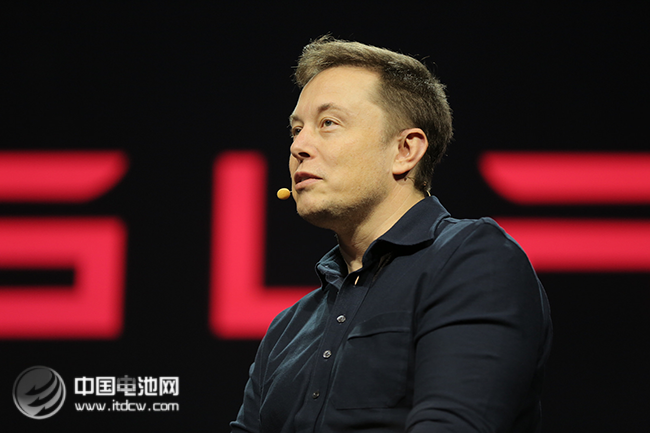 特斯拉CEO穆斯克：將來(lái)人類(lèi)自己開(kāi)車(chē)將是違法行為