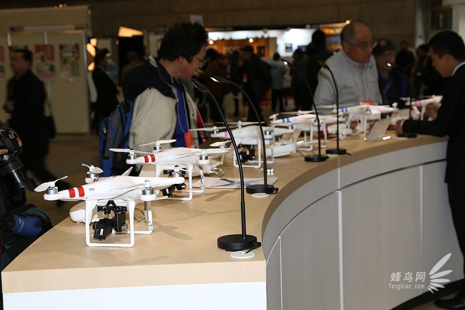 四軸飛行器：下一個電動車？攔住那架沒有牌照的無人機