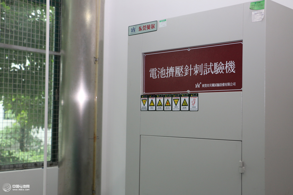 移動電源檢測中心設(shè)備一應(yīng)俱全，實驗室一塵不染