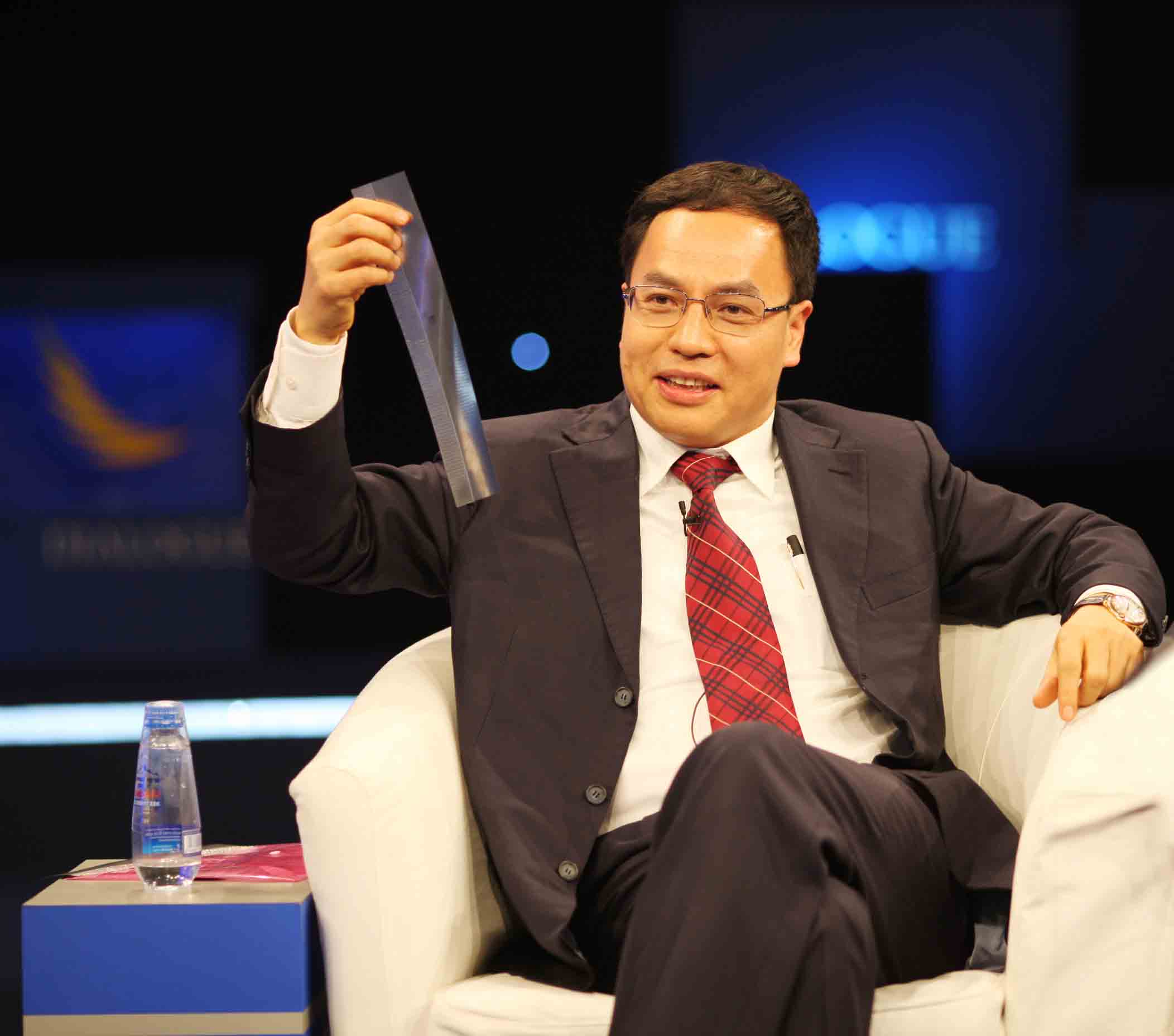 李河君辭任漢能薄膜發電董事會主席 副總裁接任