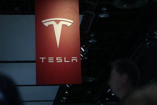 建電池廠設充電站造新能源車  特斯拉今年要花15億美元