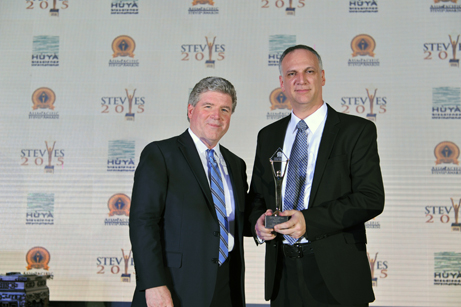 萬向美國公司榮獲“商業界奧斯卡”史迪威金獎