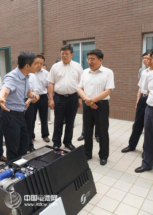 工信部部長苗圩參觀億華通燃料電池發(fā)動機(jī)等產(chǎn)品 工信部部長苗圩參觀億華通燃料電池發(fā)動機(jī)等產(chǎn)品