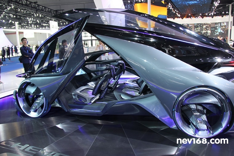 一步之遙  電動(dòng)汽車離智能最近