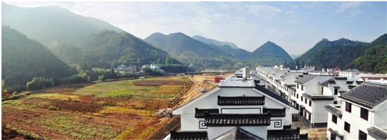 光伏電池做進瓦片里 民居屋頂變太陽能電站