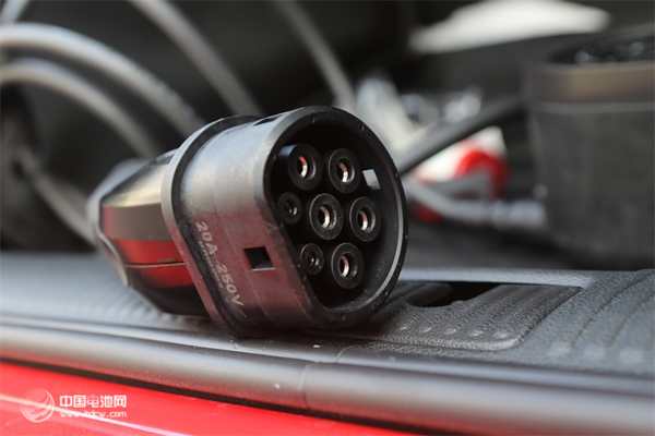 廣州加速新能源車充電設(shè)施建設(shè) 明年建1萬(wàn)個(gè)充電樁