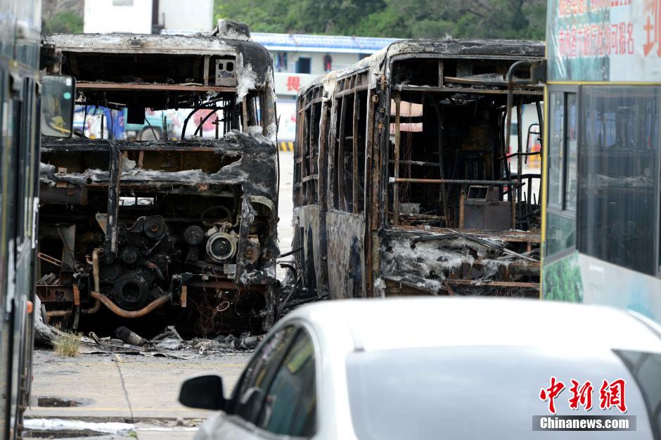 廈門公交場起火 多輛公交車被燒毀1人死亡 廈門公交場起火 多輛公交車被燒毀1人死亡