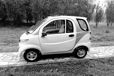  老年代步車無國標無牌照無監管 “裸奔”何時終結？