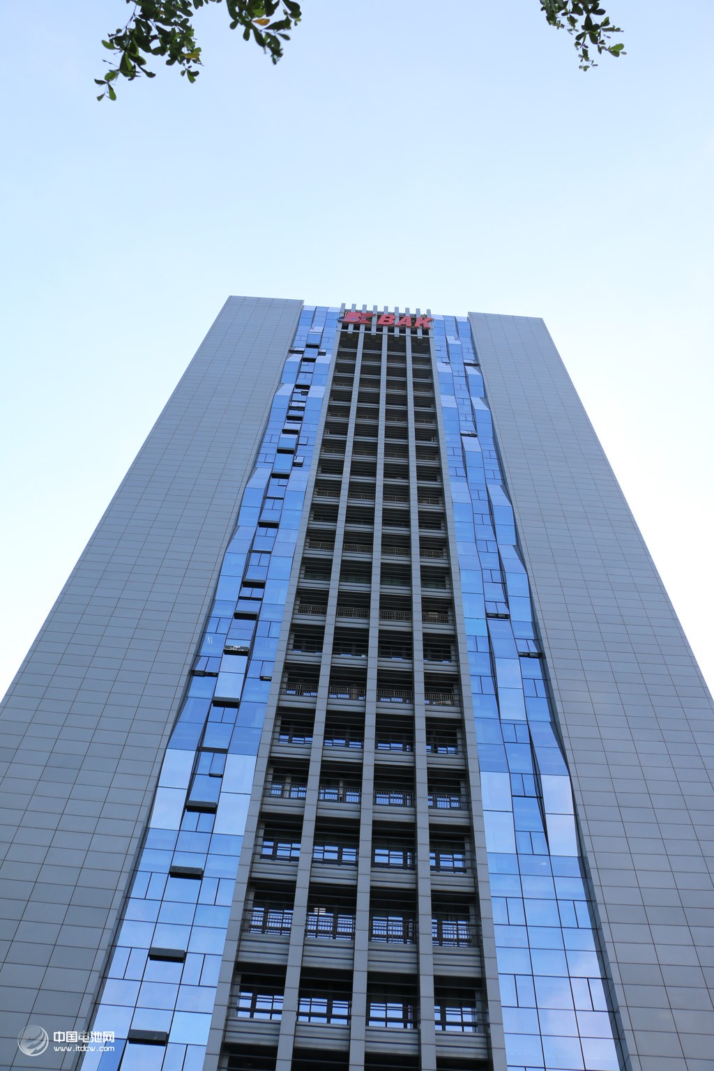 中國電池網一行調研比克電池  動力電池供不應求