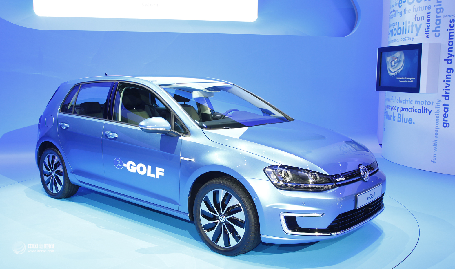 車企重金投新能源車 2017年或將成汽車業顛覆元年