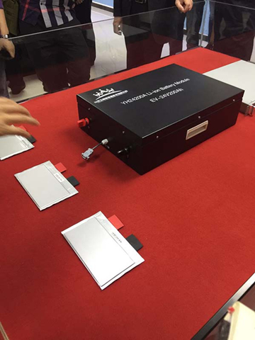 石墨烯"超能"電池 充電半小時(shí)汽車可跑400公里