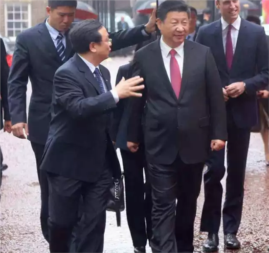 比亞迪董事長王傳福向習近平主席匯報