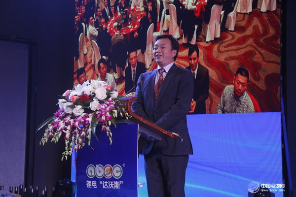 武漢市黃陂區(qū)人民政府區(qū)長吳祖云向中外嘉賓致歡迎辭