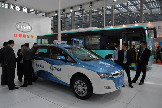 中國新能源汽車銷量井噴 比亞迪占據4成