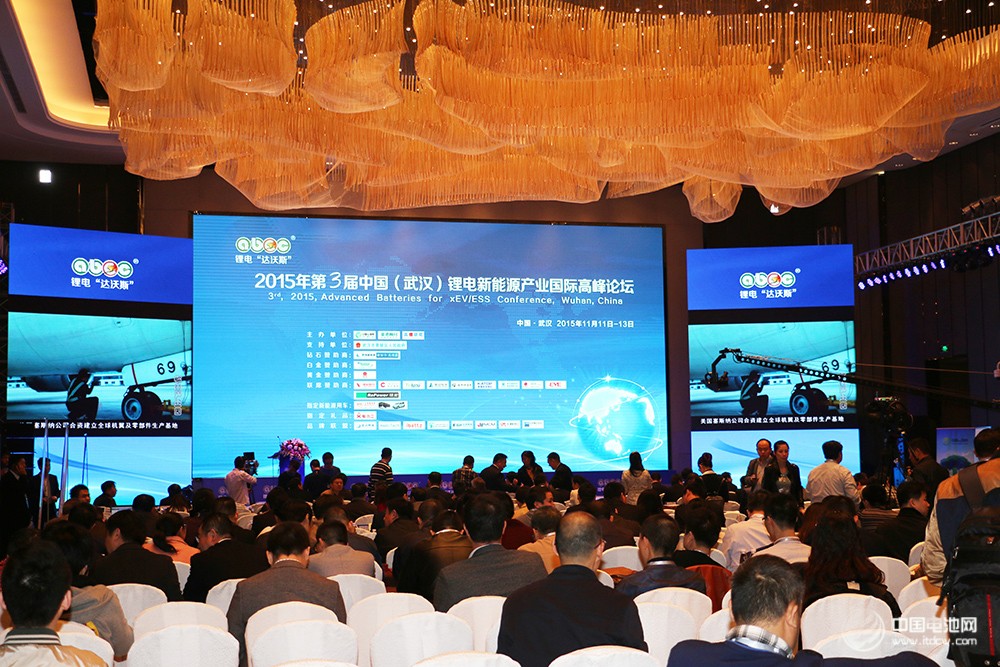 助力鋰電“達沃斯” 電小二提供貴賓專用禮品