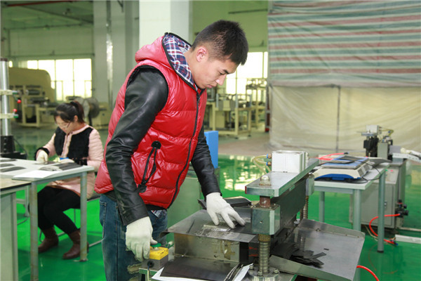 中科泰能科技"超級電池" 完工 充放電次數(shù)超5000次