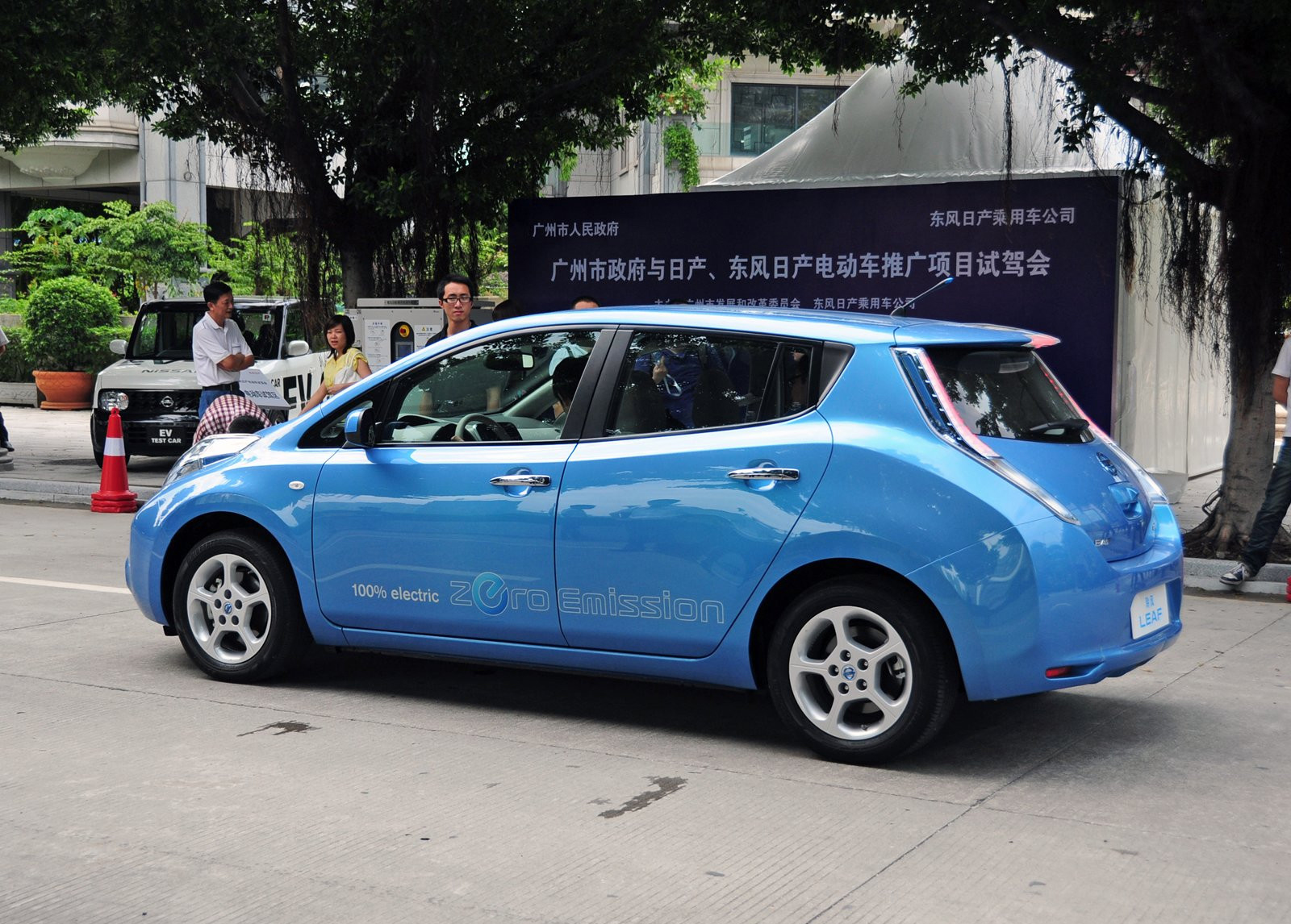 新能源汽車產(chǎn)業(yè)狂飆突進(jìn) 別重蹈光伏業(yè)覆轍