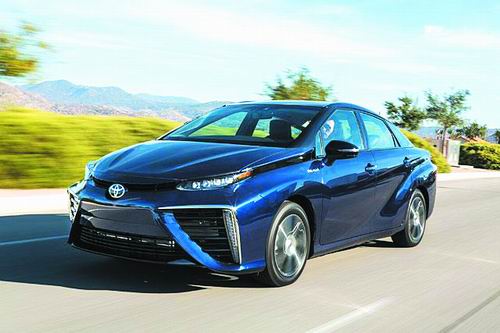量產(chǎn)的豐田Mirai氫燃料電池車(chē)