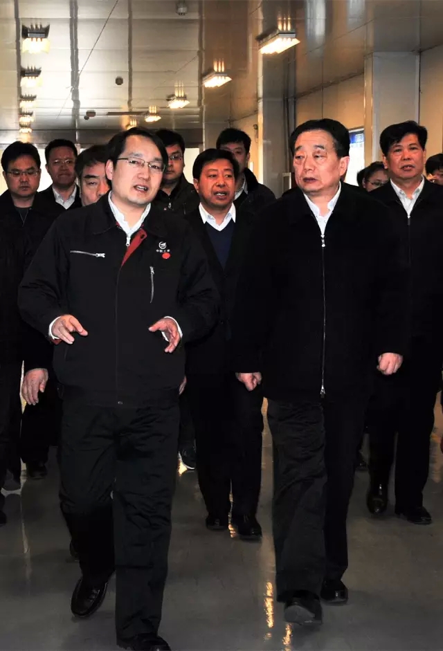 河南省副省長、洛陽市委書記李亞一行考察中航鋰電
