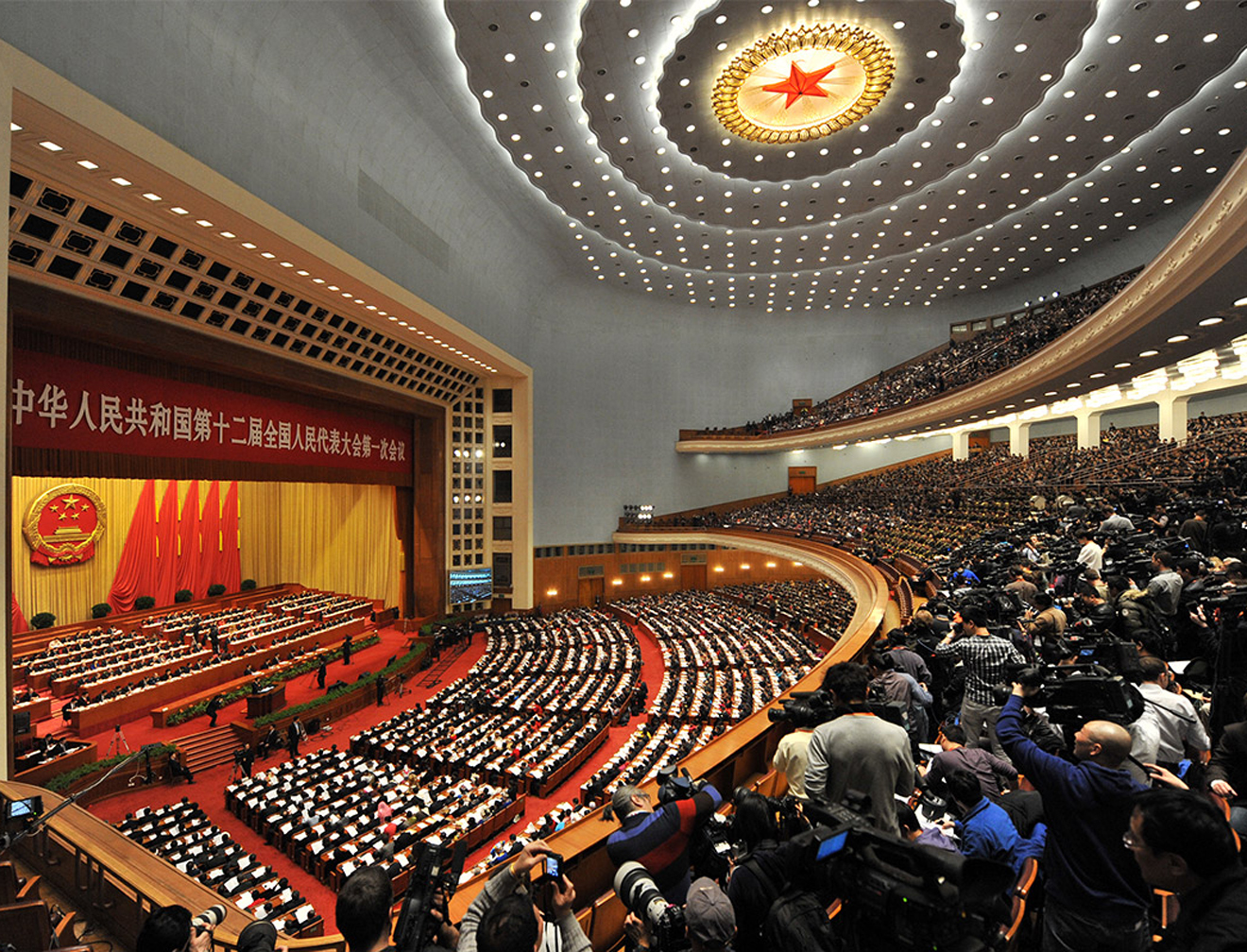 李克強(qiáng)：全面推廣車用燃油國(guó)五標(biāo)準(zhǔn) 加快建設(shè)新能源車充電設(shè)施