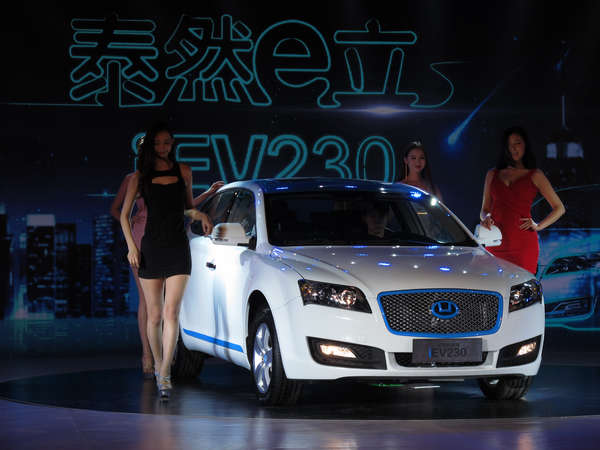 華泰純電動出租車iEV 230