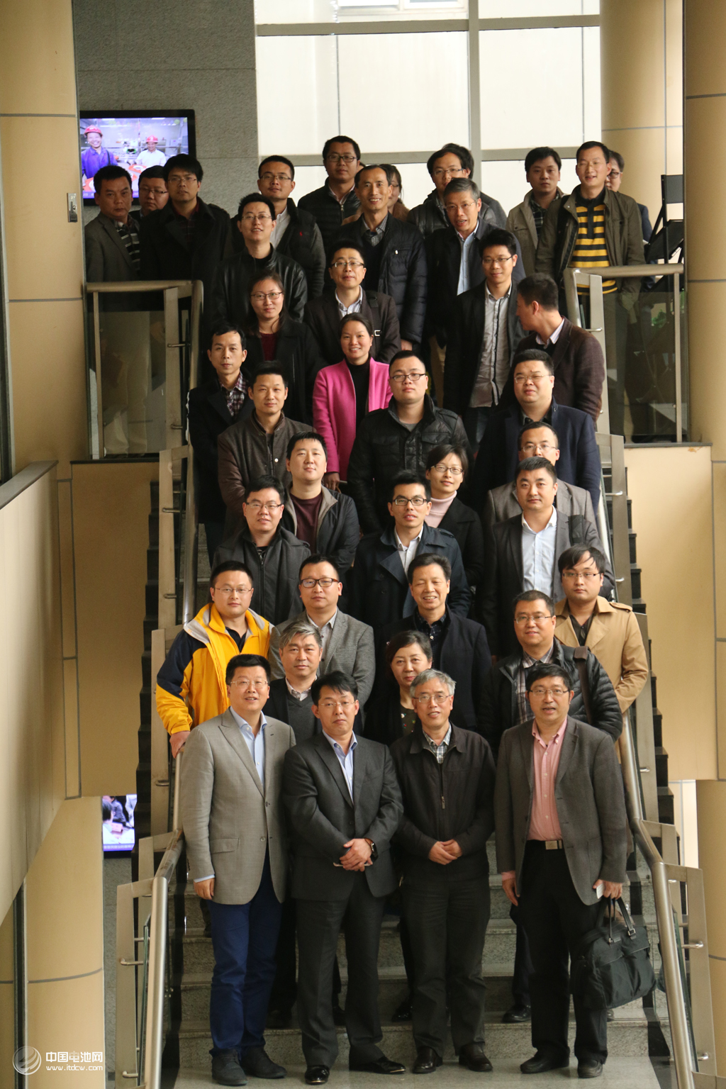 鋰電產業發展路線主題沙龍長沙舉行  與會者合影