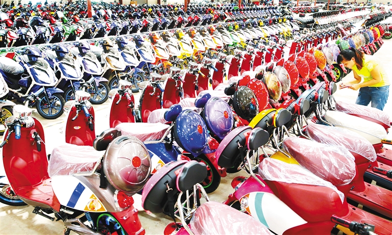 2015年1－12月我國累計生產電動自行車3003.1萬輛