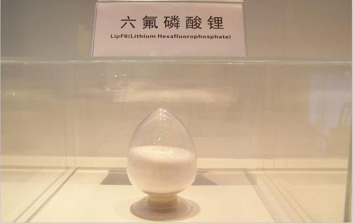 2015年全球電解液總產能11.6萬噸 六氟磷酸鋰產能明年或飽和