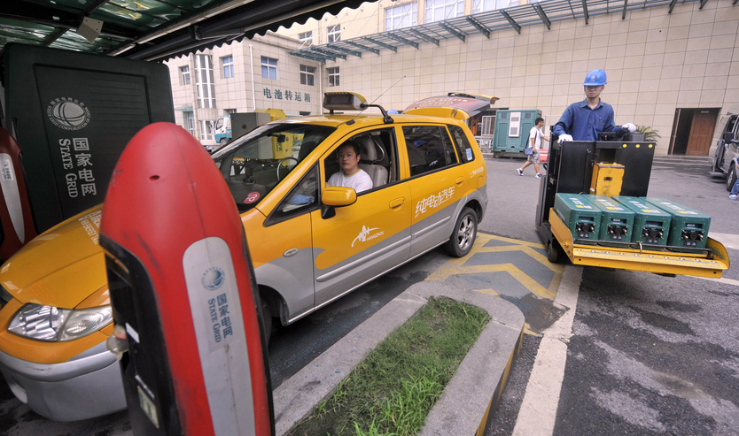 國際電動車業專家看好中國市場 規?；匐姵貎r格降低