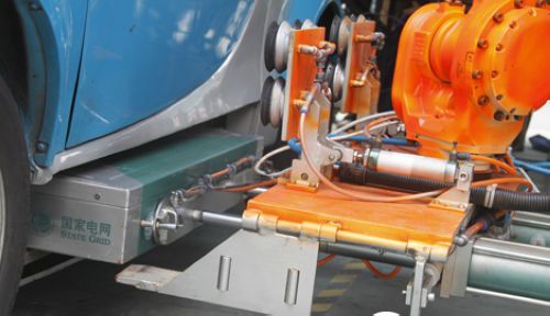 江蘇鎮(zhèn)江研發(fā)機(jī)器人給電動(dòng)汽車換電池 全程只要3分鐘