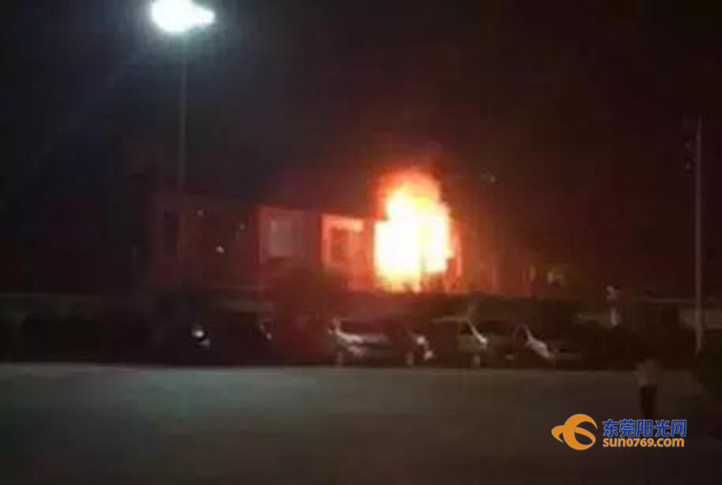 廣東深圳：中準能源廢舊圓柱鋰電池堆冒煙起火 無傷亡