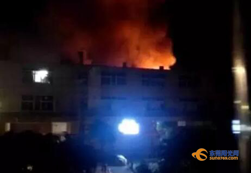 廣東深圳：中準能源廢舊圓柱鋰電池堆冒煙起火 無傷亡