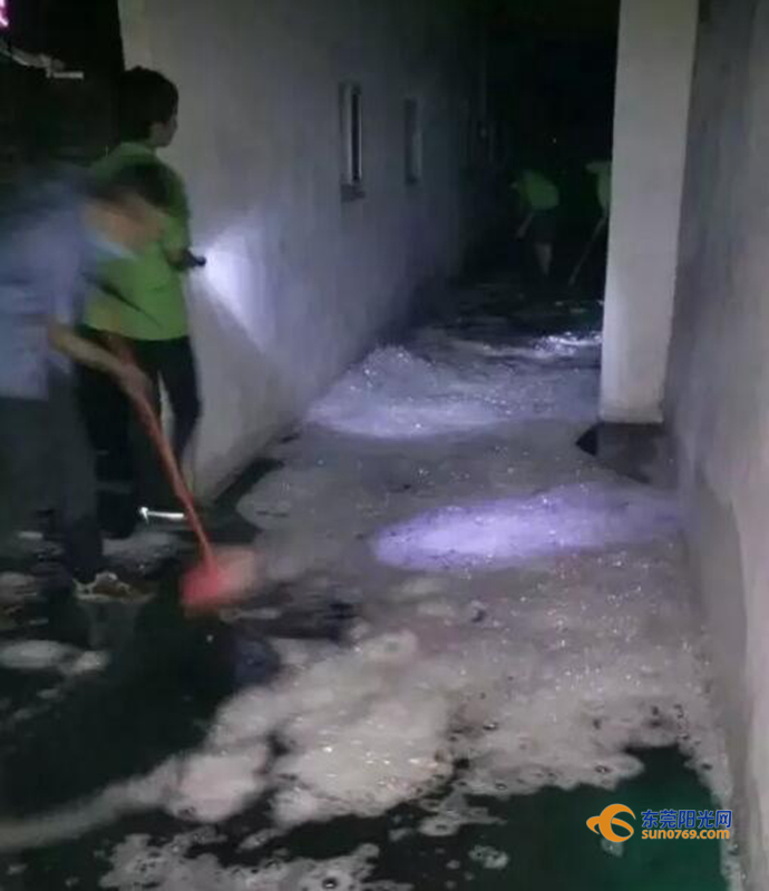 廣東深圳：中準能源廢舊圓柱鋰電池堆冒煙起火 無傷亡