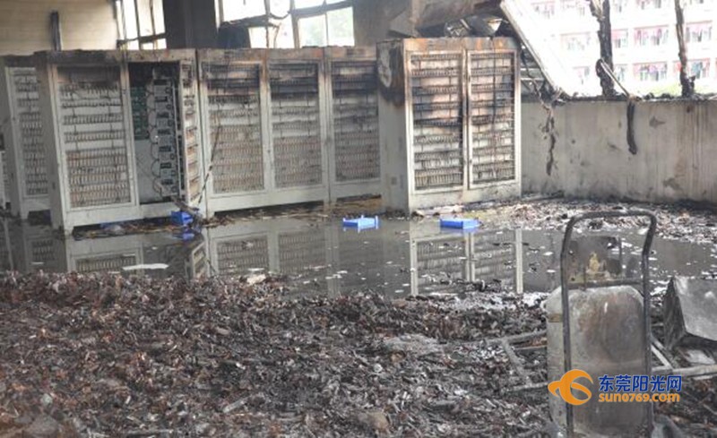 廣東深圳：中準能源廢舊圓柱鋰電池堆冒煙起火 無傷亡