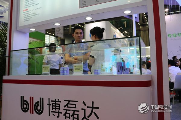 博磊達能源系統(tǒng)總工程師劉喜龍接受中國電池網(wǎng)編輯現(xiàn)場采訪