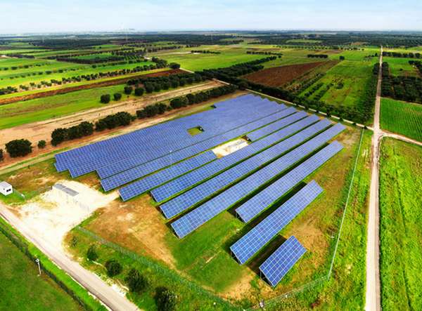 IHS近日預(yù)計全球光伏市場的年裝機量在2016年將會增長17％