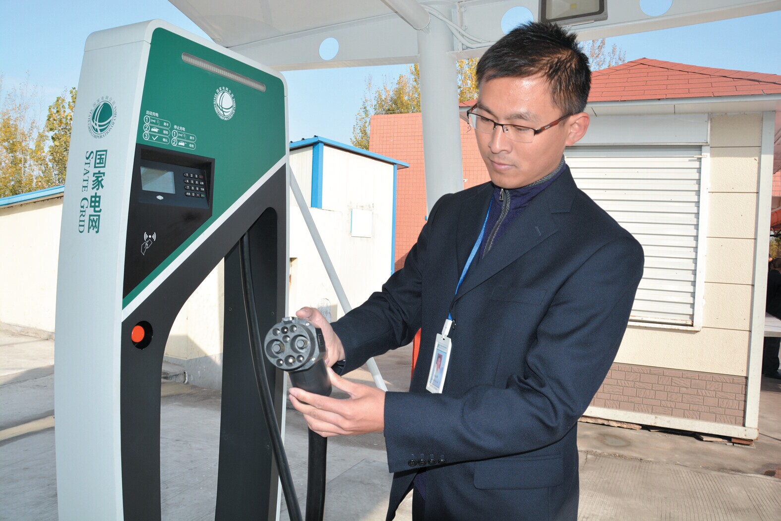 破解新能源車充電難“瓶頸” 山東將建35萬個(gè)充電樁