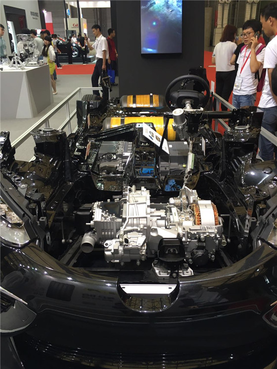 豐田氫燃料電池車“未來(lái)”內(nèi)部結(jié)構(gòu)