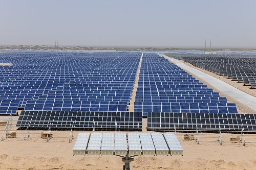 中民新能：全球最大單體光伏電站項目一期首批380兆瓦并網發電