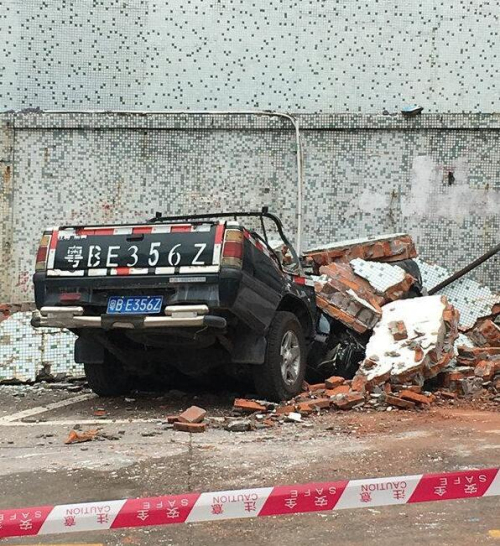 深圳龍華新區一電子廠突發火災 現場傳出爆炸聲